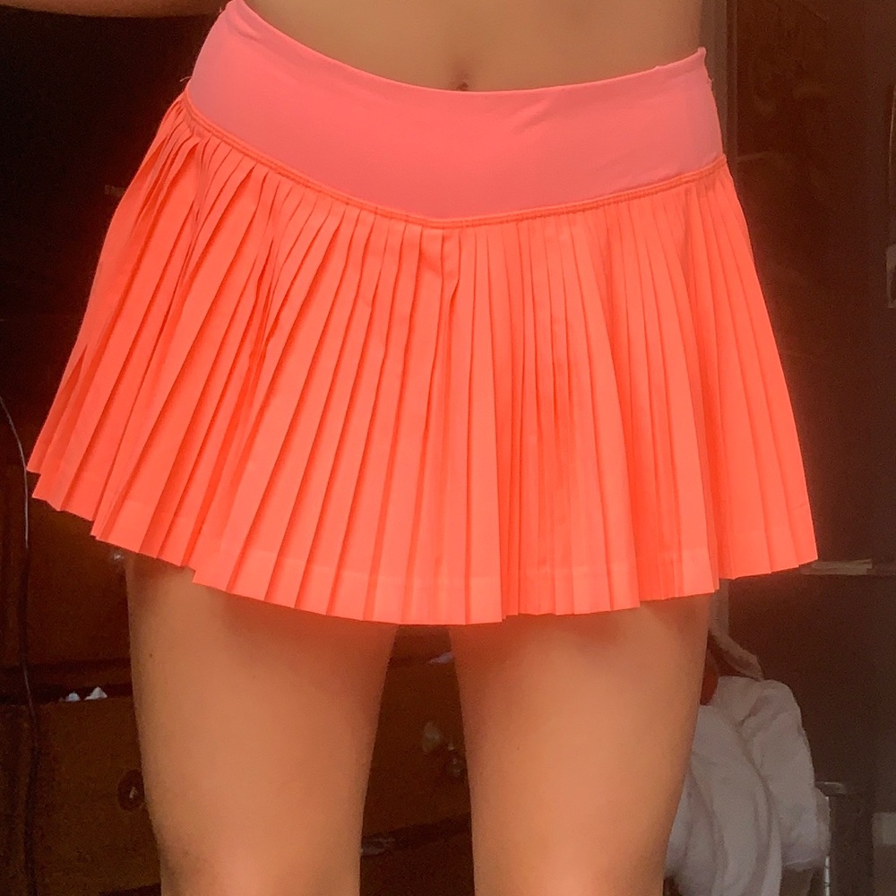 Lulu lemon neon pink tennis skr